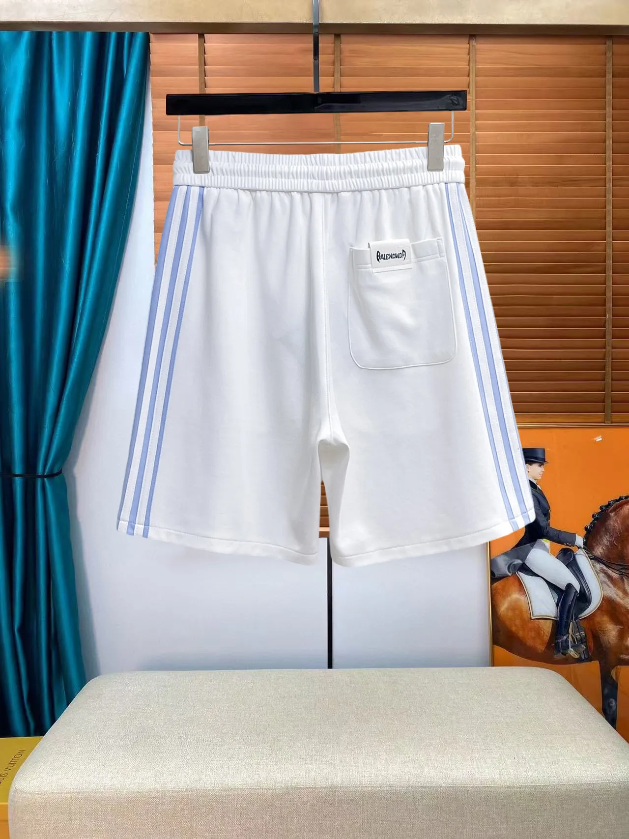 Balenciaga's three-standard complete 2026 summer New Arrival men's casual shorts, advanced custom-made Breathable fabric, Breathable fabric, extremely stretchy and comfortable, impeccable details, top-grade accessories, original logo design concept, delicate and soft feel! The upper body fit is awesome! Size: M-XXXL Please state your height and weight when ordering